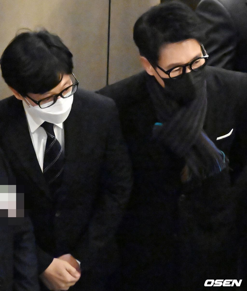 23일 오후 페어몬트 앰버서더 서울에서 방송인 박수홍이 23세 연하의 아내와 백년가약을 맺는다.<br /><br />방송인 유재석과 지석진이 하객으로 참석하고 있다. 2022.12.23 / rumi@osen.co.kr