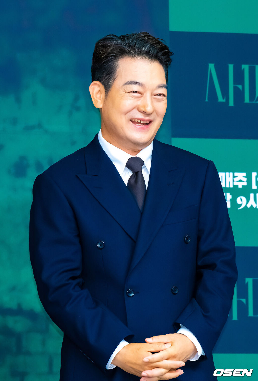 4일 오후 서울 목동 SBS 사옥에서 SBS 금토드라마 ‘사마귀: 살인자의 외출’ 제작발표회가 진행됐다.   배우 고현정과 장동윤이 출연하는 드라마 ‘사마귀: 살인자의 외출’은 잔혹한 연쇄살인마 ‘사마귀’가 잡힌 지 20여 년이 지나 모방범죄가 발생하고, 이 사건 해결을 위해 한 형사가 평생 증오한 ‘사마귀’인 엄마와 예상 못한 공조수사를 펼치며 벌어지는 고밀도 범죄 스릴러다.조성하가 포즈를 취하고 있다  2025.09.04 / soul1014@osen.co.kr
