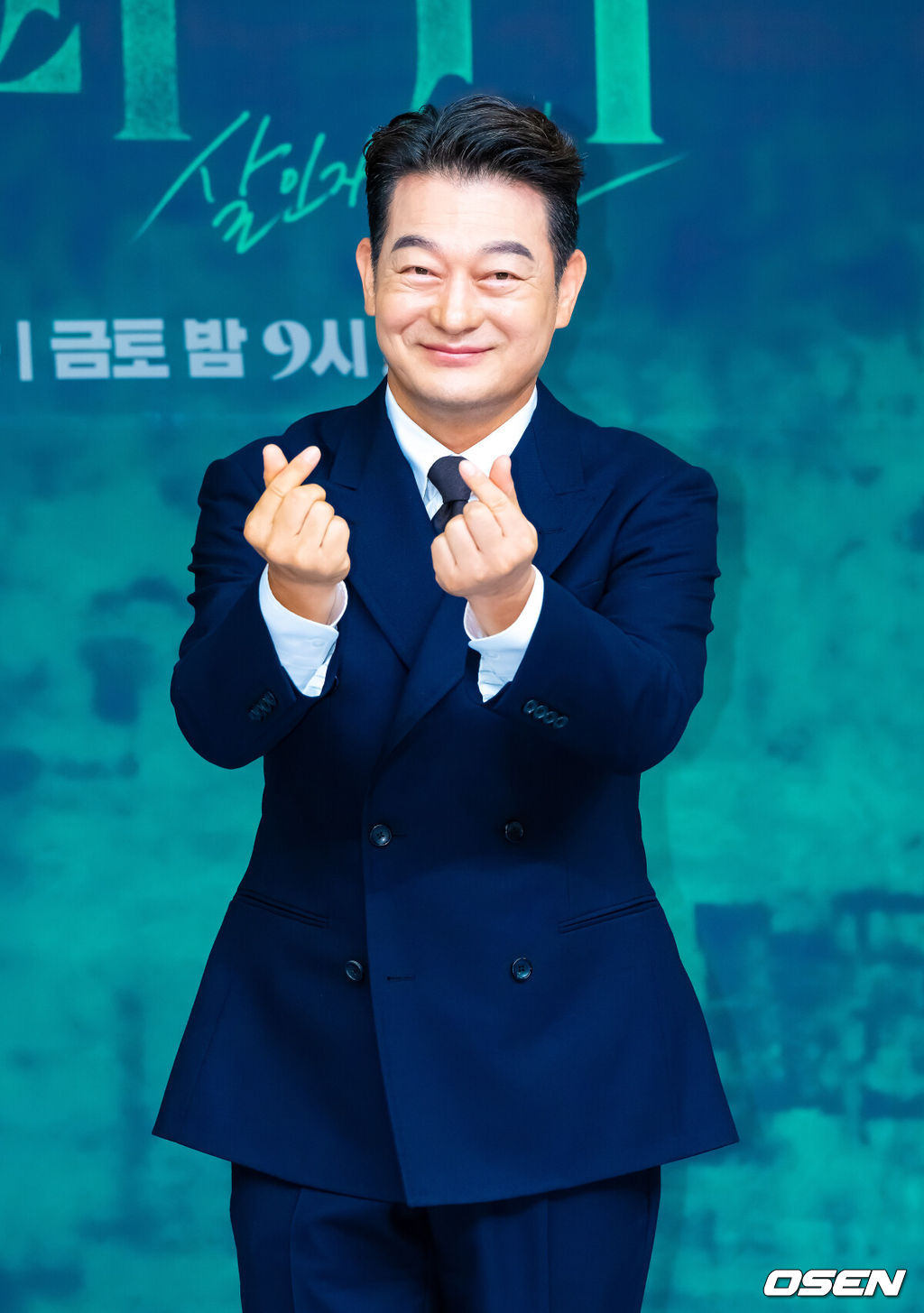 4일 오후 서울 목동 SBS 사옥에서 SBS 금토드라마 ‘사마귀: 살인자의 외출’ 제작발표회가 진행됐다.   배우 고현정과 장동윤이 출연하는 드라마 ‘사마귀: 살인자의 외출’은 잔혹한 연쇄살인마 ‘사마귀’가 잡힌 지 20여 년이 지나 모방범죄가 발생하고, 이 사건 해결을 위해 한 형사가 평생 증오한 ‘사마귀’인 엄마와 예상 못한 공조수사를 펼치며 벌어지는 고밀도 범죄 스릴러다.배우 조성하가 포즈를 취하고 있다  2025.09.04 / soul1014@osen.co.kr