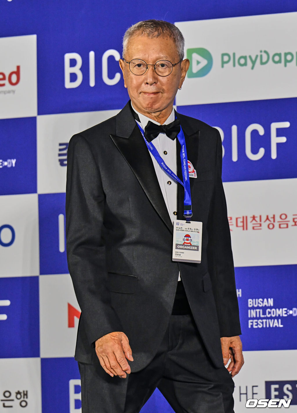 19일 부산 해운대구 우동 영화의 전당에서 제10회 부산국제코미디페스티벌 개막식이 열렸다. 전유성 명예위원장이 블루카펫 행사에서 포즈를 취하고 있다. 2022.08.19 / foto0307@osen.co.kr