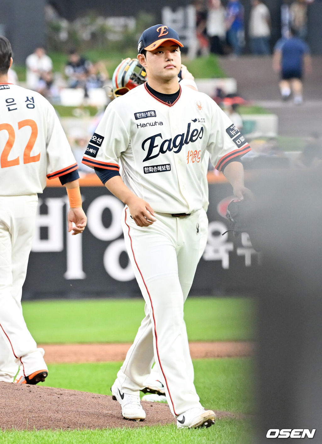 27일 오후 대전 한화생명볼파크에서 2025 신한 SOL Bank KBO리그 한화 이글스와 LG 트윈스의 경기가 열렸다.한화는 문동주, LG는 톨허스트를 선발 투수로 내세웠다.1회초 2사 주자 1,2루 LG 신민재 타석에서 한화 선발 문동주가 강판당하고 있다. 2025.09.27 /rumi@osen.co.kr
