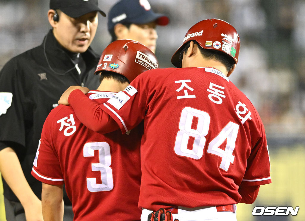 정준재 '허슬플레이' 만족하는 조동화 코치