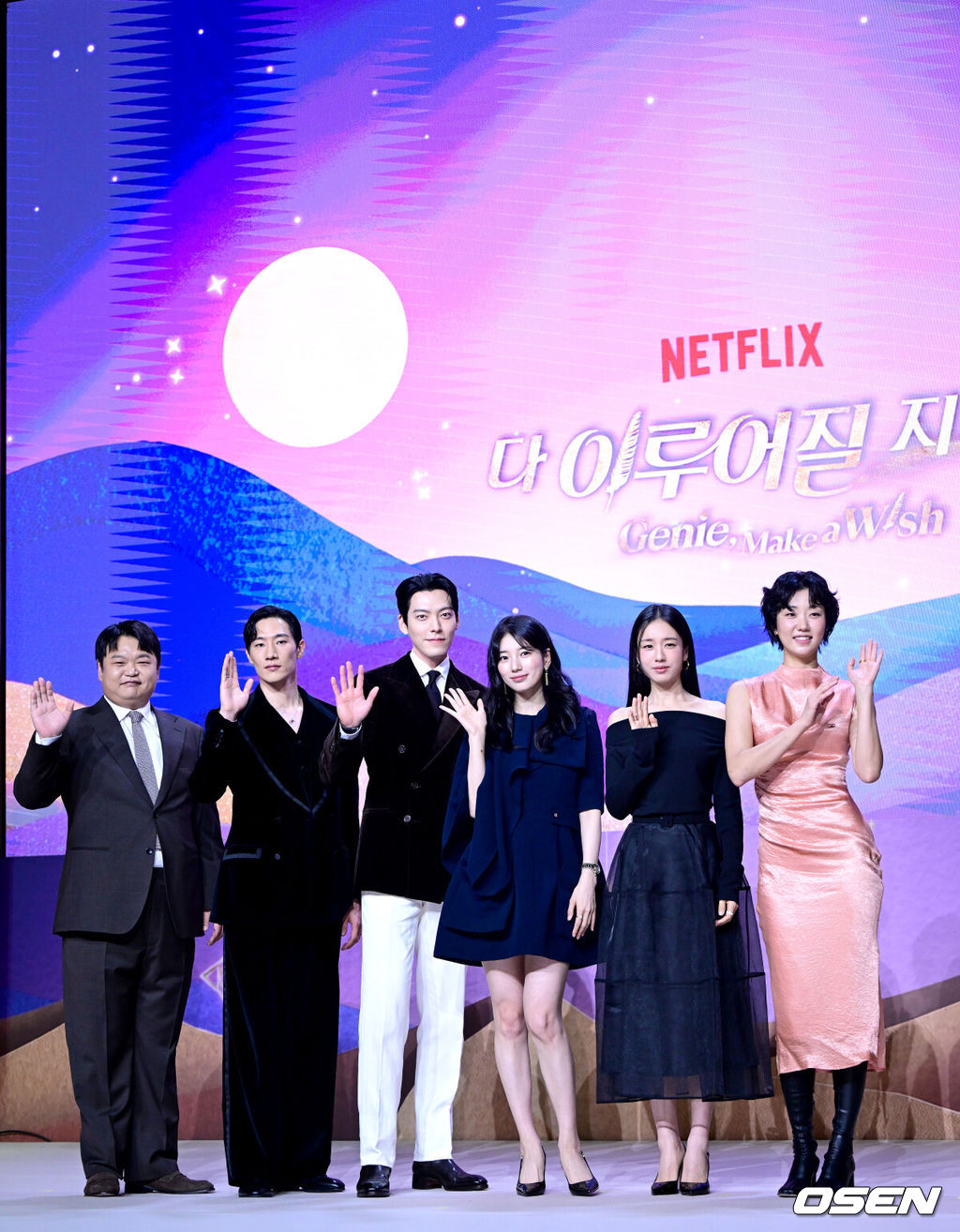 29일 오후 서울 역삼동 조선 팰리스 서울 강남에서 넷플릭스 시리즈 '다 이루어질지니' 제작발표회가 열렸다.'다 이루어질지니' 는 천여 년 만에 깨어난 경력 단절 램프의 정령 지니(김우빈 분)가 감정 결여 인간 가영(수지 분)을 만나 세 가지 소원을 두고 벌이는 스트레스 제로, 판타지 로맨틱 코미디다.배우 고규필, 노상현, 김우빈, 수지, 안은진, 이주영(왼쪽부터)이 포토타임을 하고 있다. 2025.09.29 / dreamer@osen.co.kr