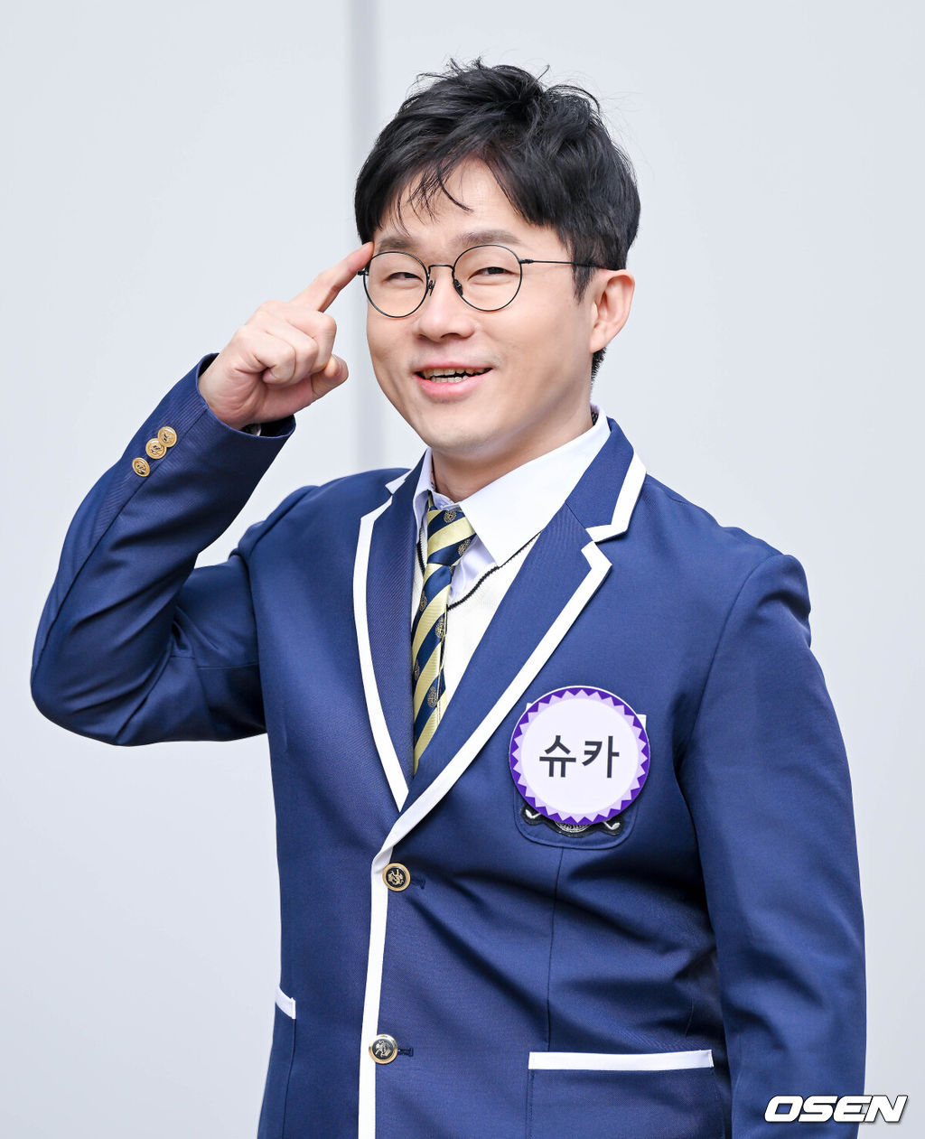 16일 오후 경기도 고양시 일산동구 JTBC스튜디오에서 '아는 형님' 녹화가 진행됐다.크리에이터 슈카가 '아는 형님' 녹화 출근길에 포즈를 취하고 있다.  2023.02.16 /cej@osen.co.kr