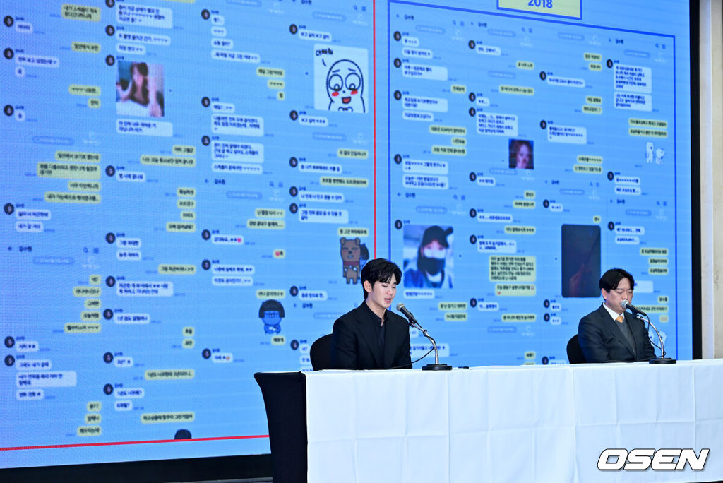 31일 오후 서울 마포구 상암동 스탠포드호텔에서 김수현 기자회견이 열렸다.배우 김수현은 故김새론 사망 이후 그를 휘감은 미성년자 열애 의혹 등에 대한 기자회견에 참석한다. 고인 사망 후 44일 만이며, 김수현은 법무법인 엘케이비앤파트너스 김종복 변호사와 함께 참석한다. 다만 기자회견에서 질의응답은 이뤄지지 않는다.배우 김수현이 기자회견을 하고 있다. 2025.03.31 / rumi@osen.co.kr