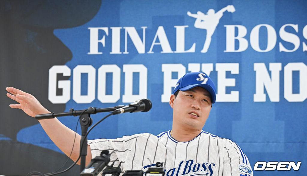30일 대구삼성라이온즈파크에서 2025 신한 SOL 뱅크 KBO 리그 삼성 라이온즈와 KIA 타이거즈의 경기가 열린다. '끝판대장' 오승환(43·삼성 라이온즈)이 21년 간의 프로 생활을 마치고 30일 대구 삼성라이온즈파크에서 KBO리그 KIA 타이거즈전을 마치고 은퇴식을 가진다.삼성 라이온즈 오승환이 기자회견을 하고 있다. 2025.09.30 / foto0307@osen.co.kr