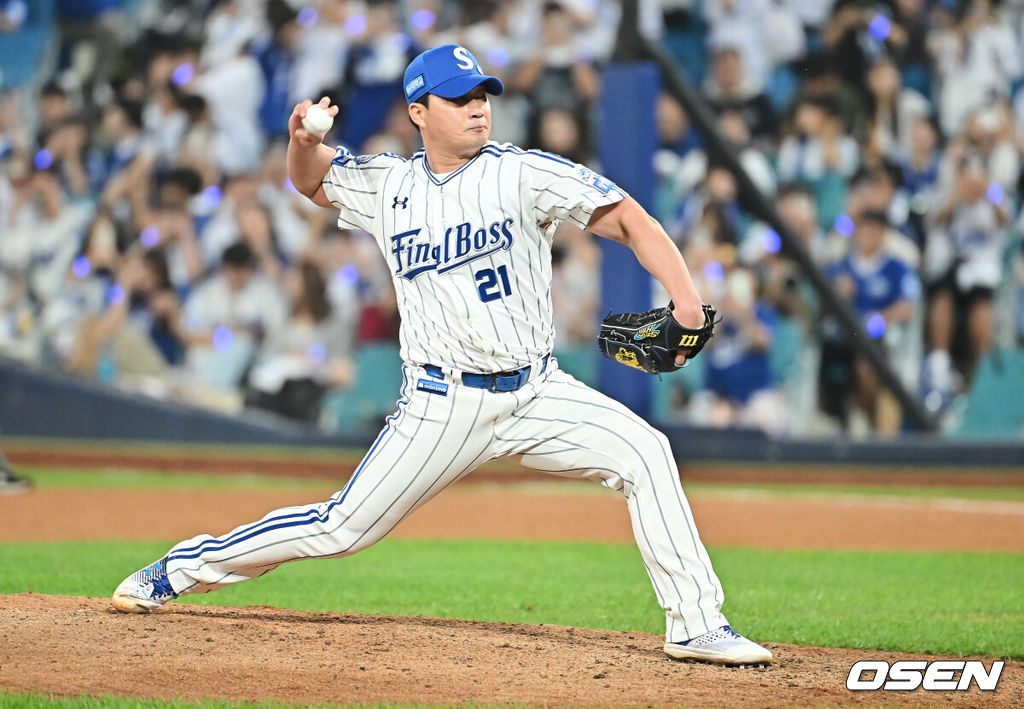 30일 대구삼성라이온즈파크에서 2025 신한 SOL 뱅크 KBO 리그 삼성 라이온즈와 KIA 타이거즈의 경기가 열렸다. 홈팀 삼성은 후라도가, 방문팀 KIA는 김태형이 선발 출전했다. 삼성 라이온즈 오승환이 마지막 투구를 하고 있다. 2025.09.30 / foto0307@osen.co.kr