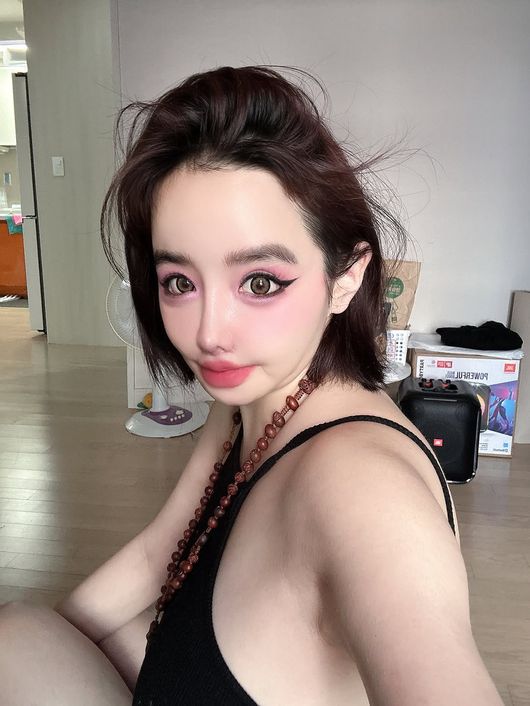 박봄 SNS