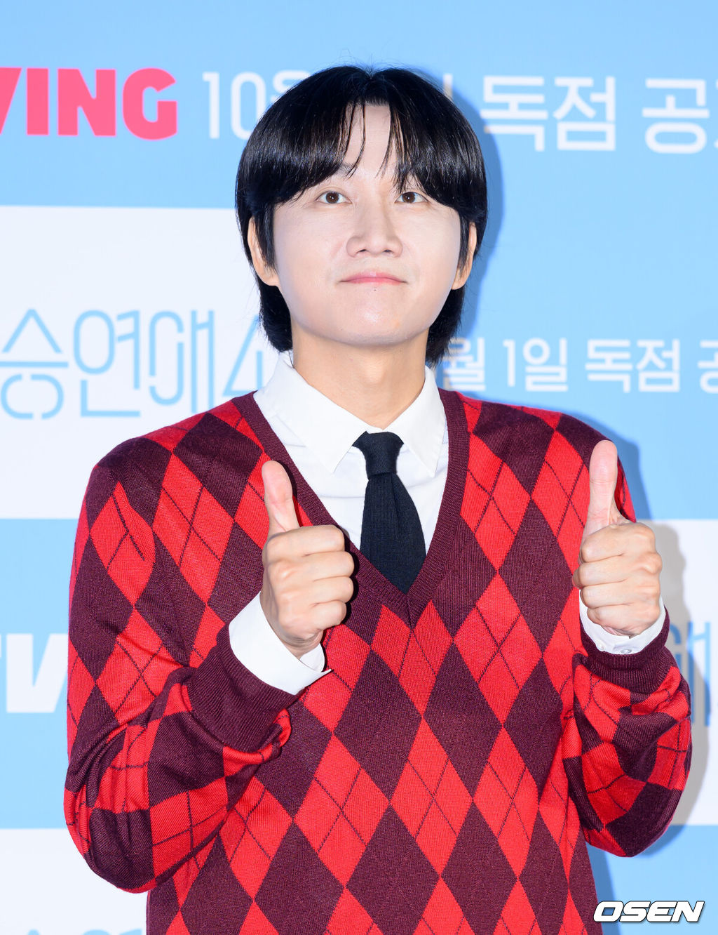 1일 서울 CGV 용산아이파크몰에서 티빙 오리지널 '환승연애4' 제작발표회가 열렸다. '환승연애4'는 다양한 이유로 이별한 커플들이 한 집에 모여 지나간 연애를 되짚고 새로운 인연을 마주하며 자신만의 사랑을 찾아가는 연애 리얼리티로 10월 1일 티빙에서 공개된다.이용진이 포토타임을 가지고 있다. 2025.10.01 /sunday@osen.co.kr