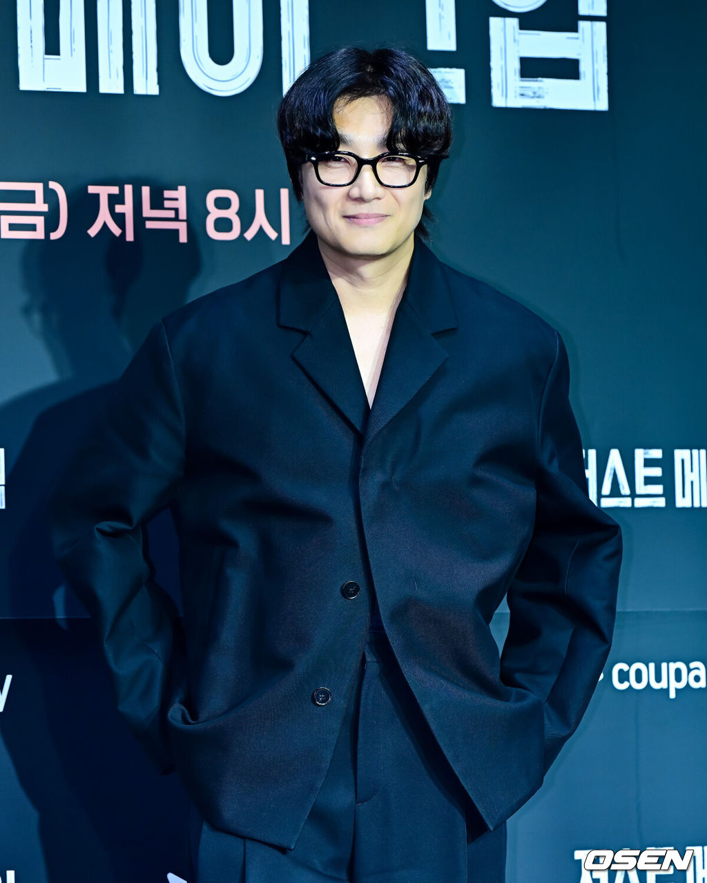 1일 오후 서울 광진구 자양동 풀만 앰버서더 서울 이스트폴에서 쿠팡플레이 예능 '저스트 메이크업' 제작발표회가 열렸다.'저스트 메이크업'은 대한민국을 넘어 세계적으로 K-뷰티를 대표하는 메이크업 아티스트들이 자신만의 색깔로 치열하게 맞붙는 초대형 메이크업 서바이벌으로 오는 10월 3일 첫 방송된다.이진수가 포토타임을 하고 있다. 2025.10.01 /jpnews@osen.co.kr
