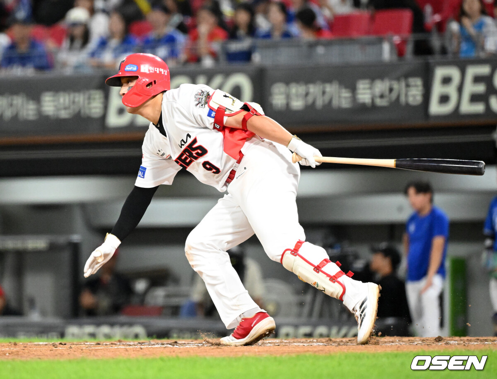 KIA 윤도현이 득점타를 터트리고 있다./OSEN DB
