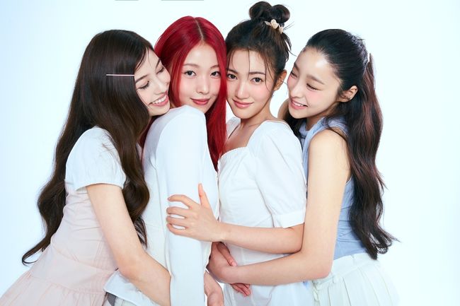 데이즈드 코리아 제공