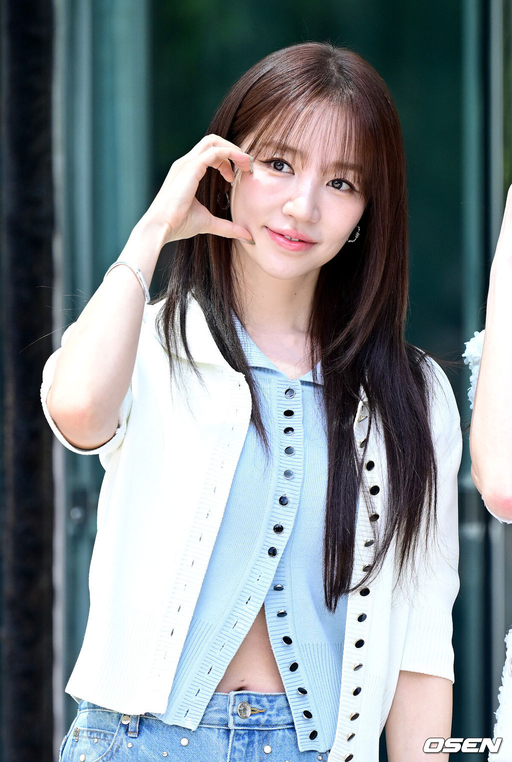 그룹 베이비복스(김이지, 이희진, 심은진, 간미연, 윤은혜)가 7일 오후 서울 목동 SBS에서 진행되는 라디오 '두시탈출 컬투쇼’에 게스트로 나섰다.베이비복스는 오는 9월 23년 만에 단독 콘서트를 열고 팬들과 만날 예정이다.베이비복스 윤은혜를 비롯한 멤버들이 방송국에 들어서며 인사를 전하고 있다. 2025.08.07 / dreamer@osen.co.kr