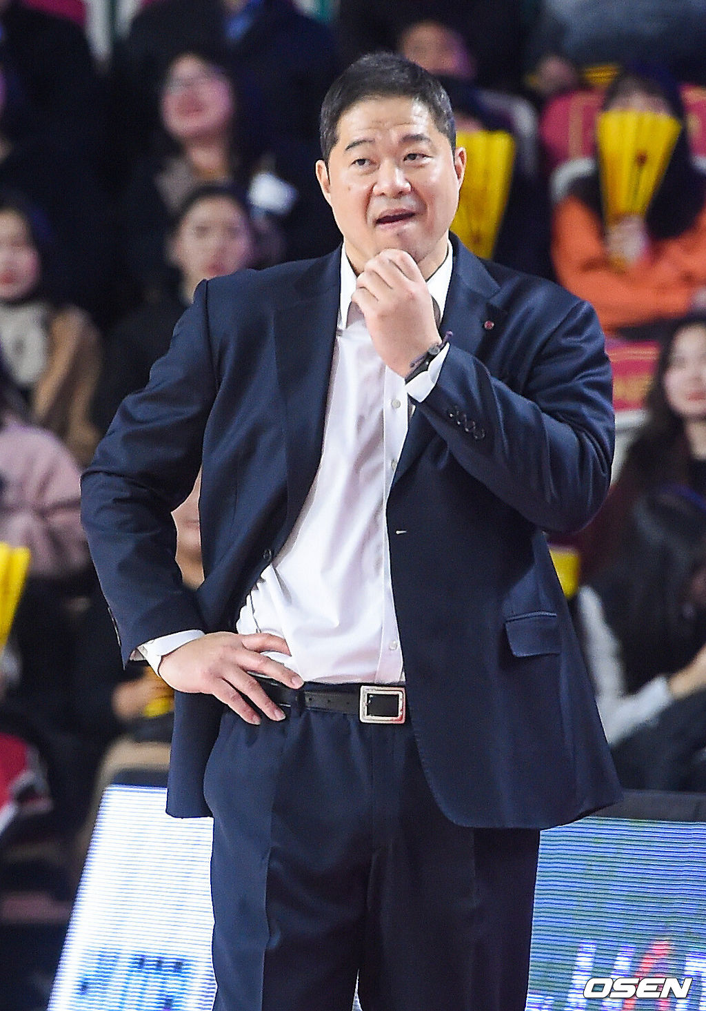 19일 경남 창원시 의창구 창원스포츠파크 내 창원체육관에서 2019-2020 현대모비스 KBL 프로농구 창원 LG와 서울 SK의 경기가 진행됐다.3쿼터 창원 LG 현주엽 감독이 아쉬워하고 있다/ soul1014@osen.co.kr