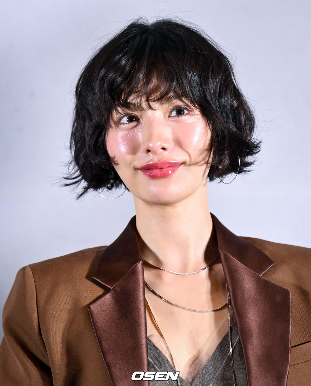 영화 ‘전지적 독자 시점(이하 전독시)’(감독 김병우, 전독시) 언론시사 및 기자간담회가 15일 서울 강남구 메가박스 코엑스에서 열렸다.동명의 인기 웹툰을 원작으로 한 영화 ‘전독시’는 10년 이상 연재된 소설이 완결된 날 소설 속 세계가 현실이 되어 버리고, 유일한 독자였던 김독자(안효섭 분)가 소설의 주인공 유중혁(이민호 분) 그리고 동료들과 함께 멸망한 세계에서 살아남기 위한 판타지 액션물. 7월 23일 개봉.배우 나나가 작품 칭찬에 기뻐하고 있다. 2025.07.15 /cej@osen.co.kr