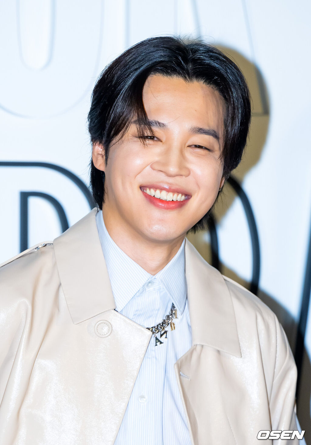 1일 오후 서울 성동구 성수동 컨셉 스토어에서 명품 브랜드 전시회 포토 행사가 열렸다.<br /><br />방탄소년단(BTS) 지민이 포토월로 이동하며 포즈를 취하고 있다. 2023.09.01 / rumi@osen.co.kr