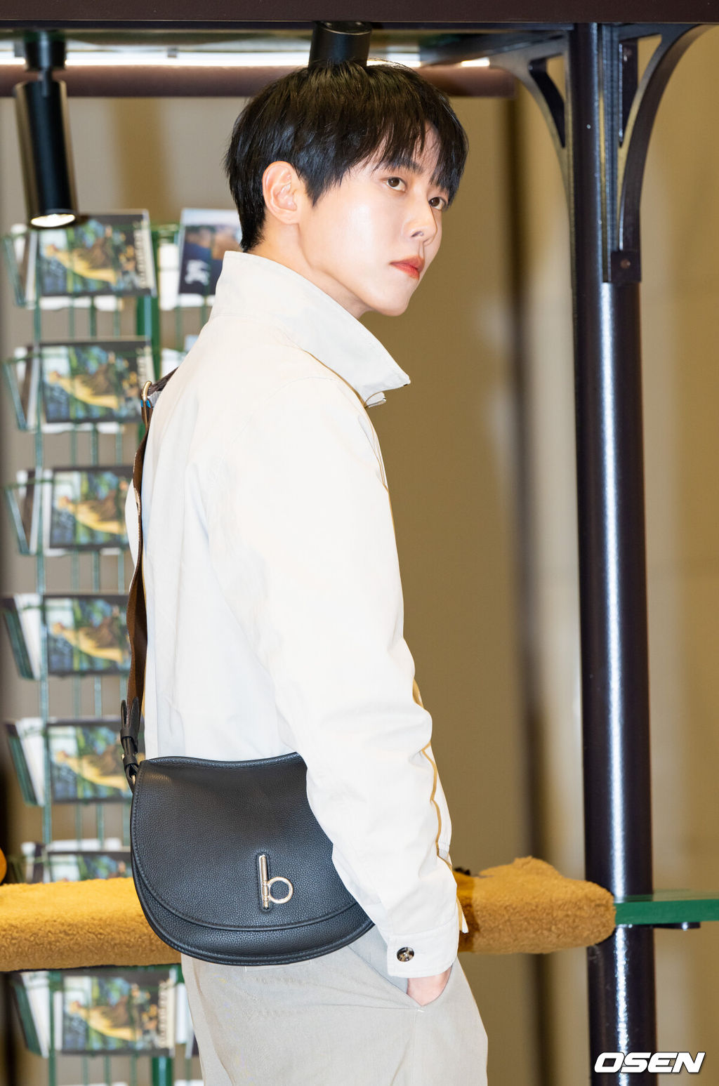 19일 오전 서울 여의도 더현대 서울에서 브랜드 버버리(BURBERRY)의 포토콜 행사가 진행됐다.이날 방송인 주우재과 배우 노정의, 가수 비비가 참석했다.방송인 주우재가 포즈를 취하고 있다.  2025.02.19 / soul1014@osen.co.kr