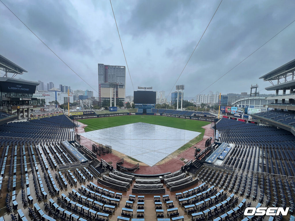 3일 창원NC파크에서 2025 신한 SOL 뱅크 KBO 리그 NC 다이노스와 SSG 랜더스의 경기가 열린다. 결국 우천 취소 결정이 나며 4일로 미뤄졌다. 2025.10.03 / foto0307@osen.co.kr