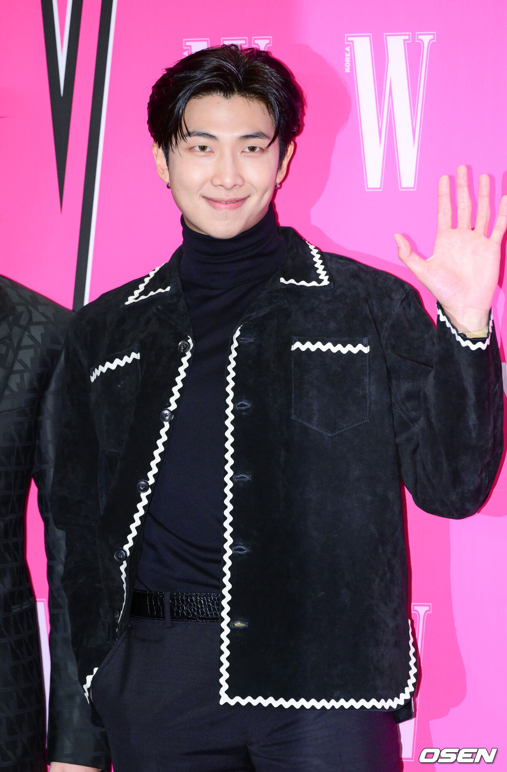 28일 오후 서울 포시즌스 호텔에서 제17회 유방암 인식 향상 캠페인 ‘Love Your W’ 이 진행됐다.BTS RM이 포즈를 취하고 있다. 2022.10.28  / soul1014@osen.co.kr