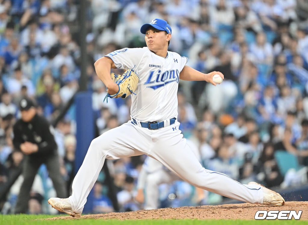 6일 대구 삼성라이온즈파크에서 2025 신한 SOL뱅크 KBO 와일드카드 결정전 삼성 라이온즈와 NC 다이노스의 경기가 열렸다. 홈팀 삼성은 후라도가 방문팀 NC는 구창모가 선발 투수로 출전했다.삼성 라이온즈 배찬승이 역투하고 있다. 2025.10.06 / foto0307@osen.co.kr