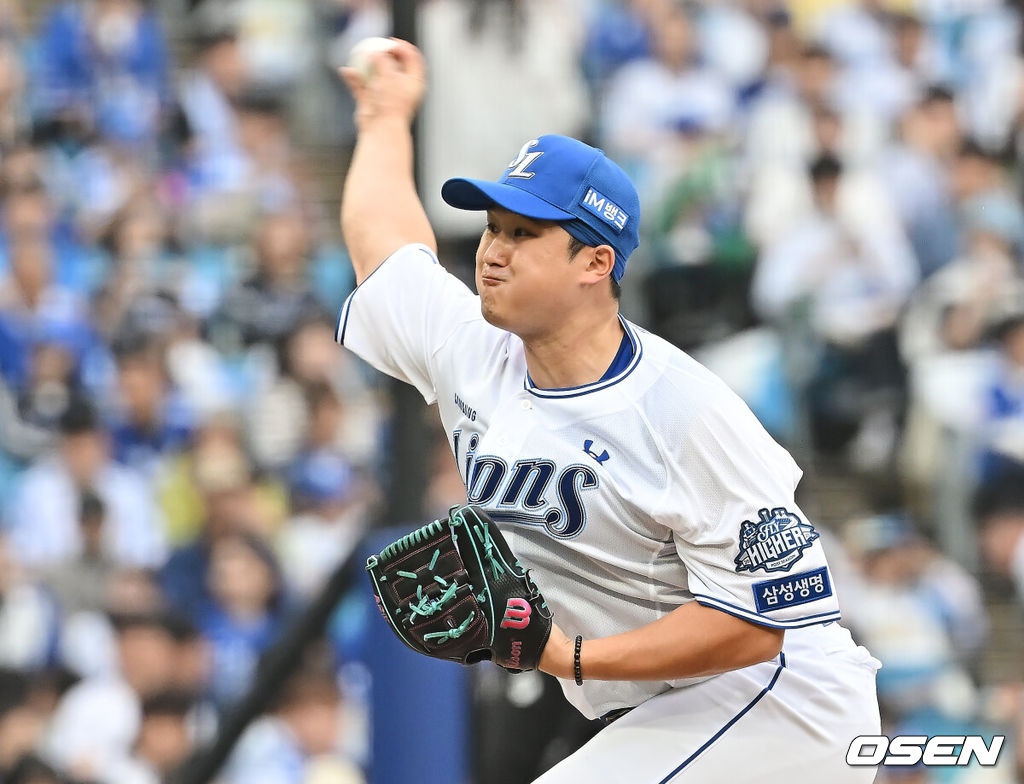 6일 대구 삼성라이온즈파크에서 2025 신한 SOL뱅크 KBO 와일드카드 결정전 삼성 라이온즈와 NC 다이노스의 경기가 열렸다. 홈팀 삼성은 후라도가 방문팀 NC는 구창모가 선발 투수로 출전했다.삼성 라이온즈 최원태가 역투하고 있다. 2025.10.06 / foto0307@osen.co.kr