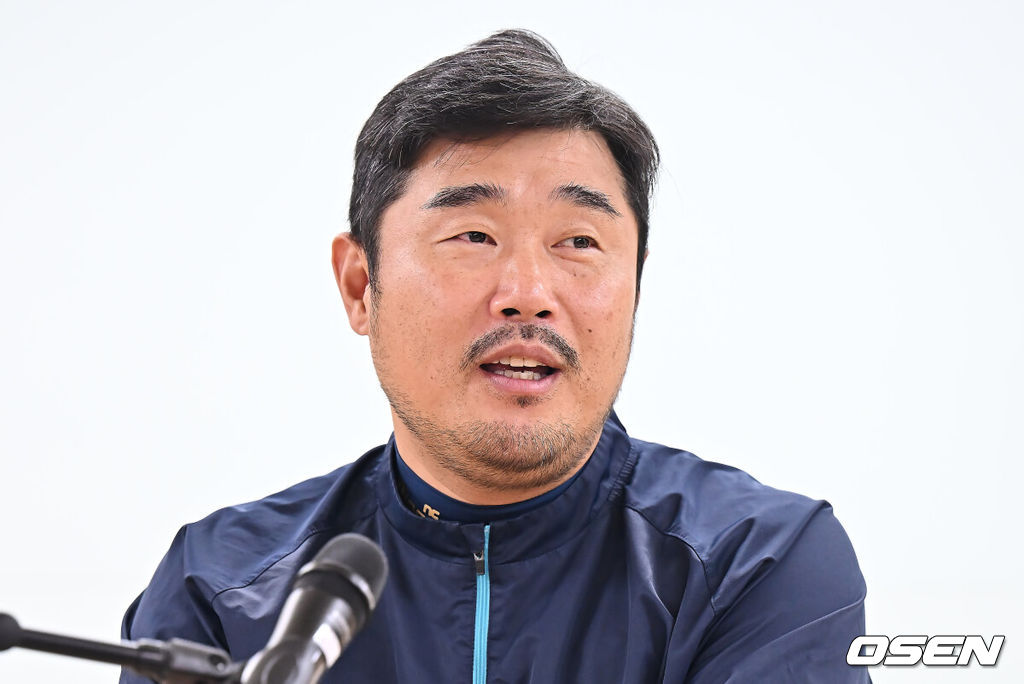 7일 대구 삼성라이온즈파크에서 2025 신한 SOL뱅크 KBO 와일드카드 결정전 삼성 라이온즈와 NC 다이노스의 경기가 열린다. 홈팀 삼성은 원태인이 방문팀 NC는 로건이 선발 투수로 출전한다.NC 다이노스 이호준 감독이 기자회견을 하고 있다. 2025.10.07 / foto0307@osen.co.kr