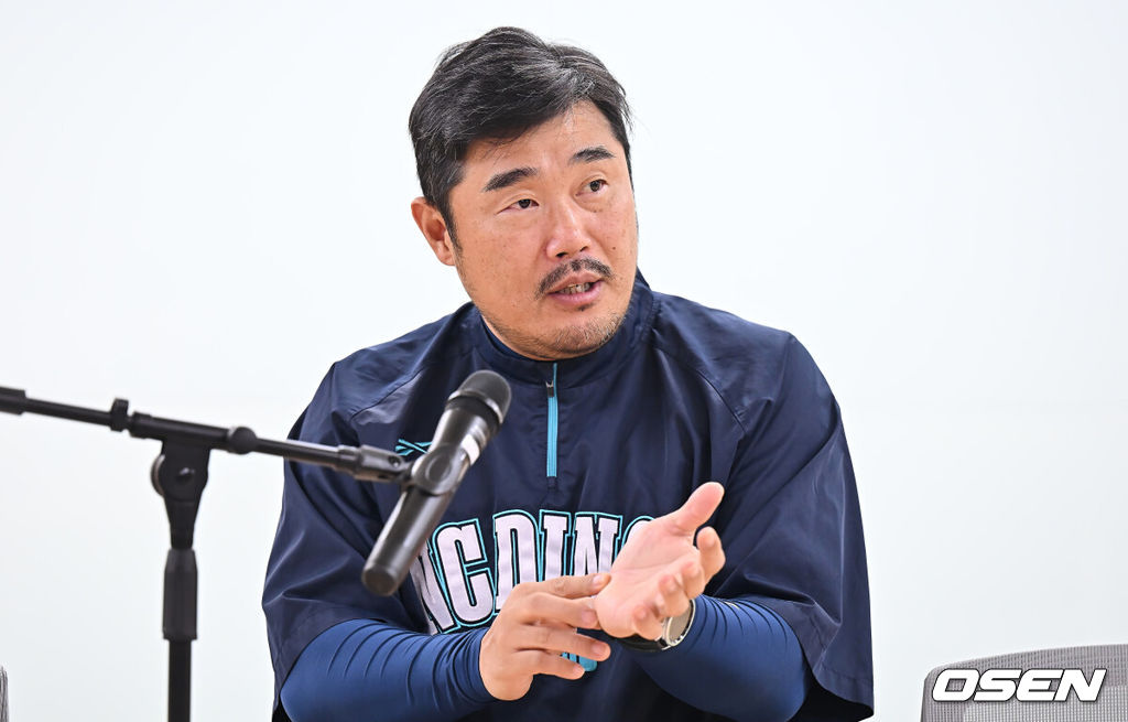 7일 대구 삼성라이온즈파크에서 2025 신한 SOL뱅크 KBO 와일드카드 결정전 삼성 라이온즈와 NC 다이노스의 경기가 열린다. 홈팀 삼성은 원태인이 방문팀 NC는 로건이 선발 투수로 출전한다.NC 다이노스 이호준 감독이 기자회견을 하고 있다. 2025.10.07 / foto0307@osen.co.kr