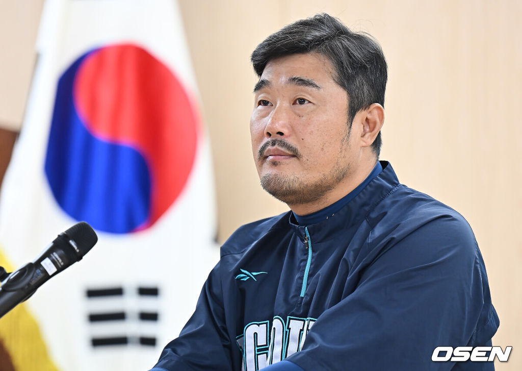 7일 대구 삼성라이온즈파크에서 2025 신한 SOL뱅크 KBO 와일드카드 결정전 삼성 라이온즈와 NC 다이노스의 경기가 열린다. 홈팀 삼성은 원태인이 방문팀 NC는 로건이 선발 투수로 출전한다. NC 다이노스 이호준 감독이 기자회견을 하고 있다. 2025.10.07 / foto0307@osen.co.kr