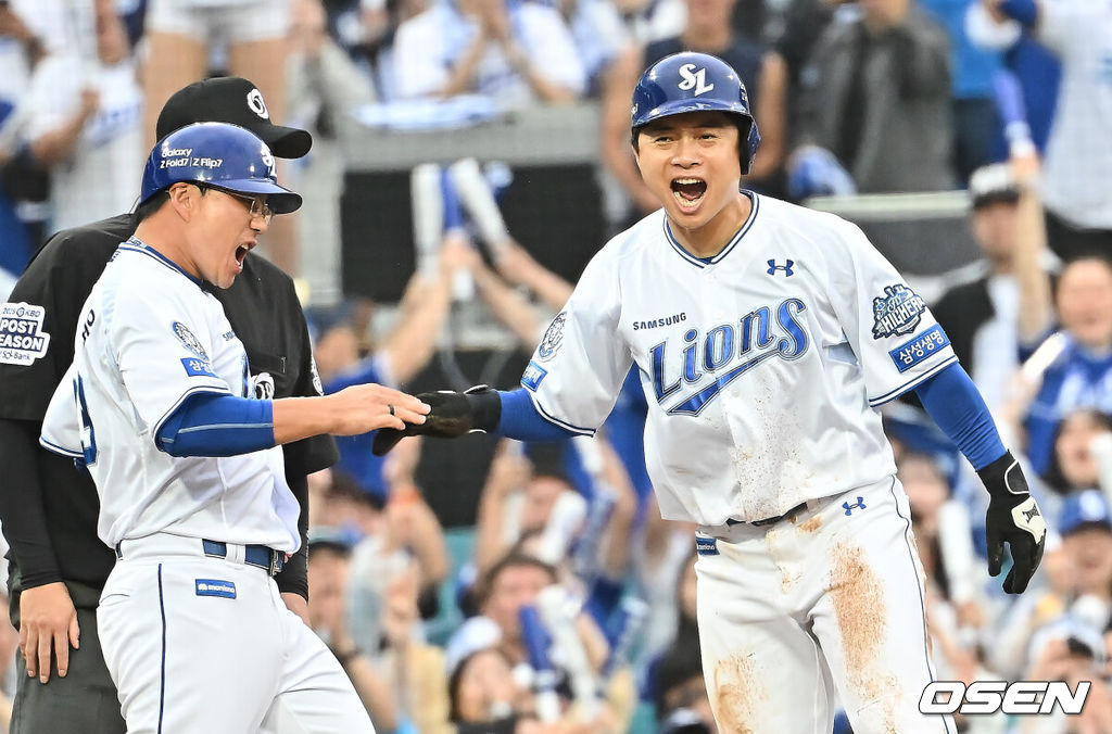 7일 대구 삼성라이온즈파크에서 2025 신한 SOL뱅크 KBO 와일드카드 결정전 삼성 라이온즈와 NC 다이노스의 경기가 열렸다. 홈팀 삼성은 로건이 방문팀 NC는 원태인이 선발 투수로 출전했다.삼성 라이온즈 김헌곤이 8회말 1사 2루 김성윤 타석때 3루 도루를 성공하고 포효하고 있다. 2025.10.07 / foto0307@osen.co.kr