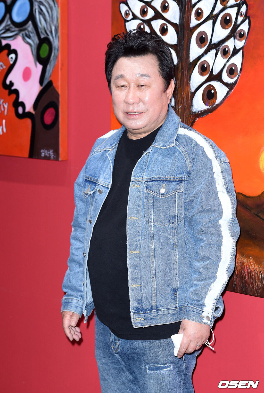 9일 오후 서울 강남구 피카프로젝트 청담본점에서 '임하룡과 한상윤의 그림 파티' 기자간담회가 열렸다.배우 겸 화가 임하룡이 포토타임을 갖고 있다. /sunday@osen.co.kr