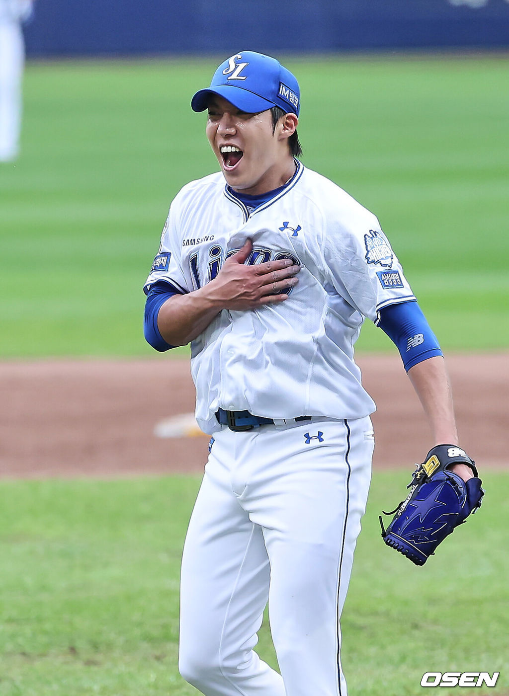7일 대구 삼성라이온즈파크에서 2025 신한 SOL뱅크 KBO 와일드카드 결정전 삼성 라이온즈와 NC 다이노스의 경기가 열렸다. 홈팀 삼성은 원태인이 방문팀 NC는 로건이 선발 투수로 출전했다. 삼성 라이온즈 원태인이 6회초 수비를 마치고 환호하고 있다. 2025.10.07 / foto0307@osen.co.kr