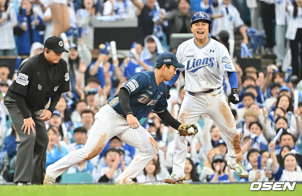 7일 대구 삼성라이온즈파크에서 2025 신한 SOL뱅크 KBO 와일드카드 결정전 삼성 라이온즈와 NC 다이노스의 경기가 열렸다. 홈팀 삼성은 로건이 방문팀 NC는 원태인이 선발 투수로 출전했다.삼성 라이온즈 김헌곤이 8회말 1사 2루 김성윤 타석때 3루 도루를 성공하고 포효하고 있다. 2025.10.07 / foto0307@osen.co.kr
