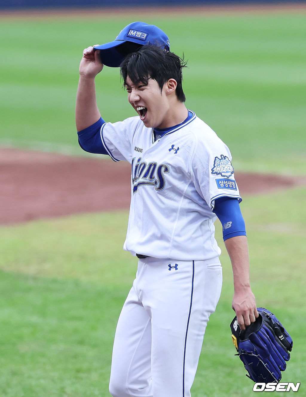 7일 대구 삼성라이온즈파크에서 2025 신한 SOL뱅크 KBO 와일드카드 결정전 삼성 라이온즈와 NC 다이노스의 경기가 열렸다. 홈팀 삼성은 원태인이 방문팀 NC는 로건이 선발 투수로 출전했다. 삼성 라이온즈 원태인이 6회초 수비를 마치고 환호하고 있다. 2025.10.07 / foto0307@osen.co.kr