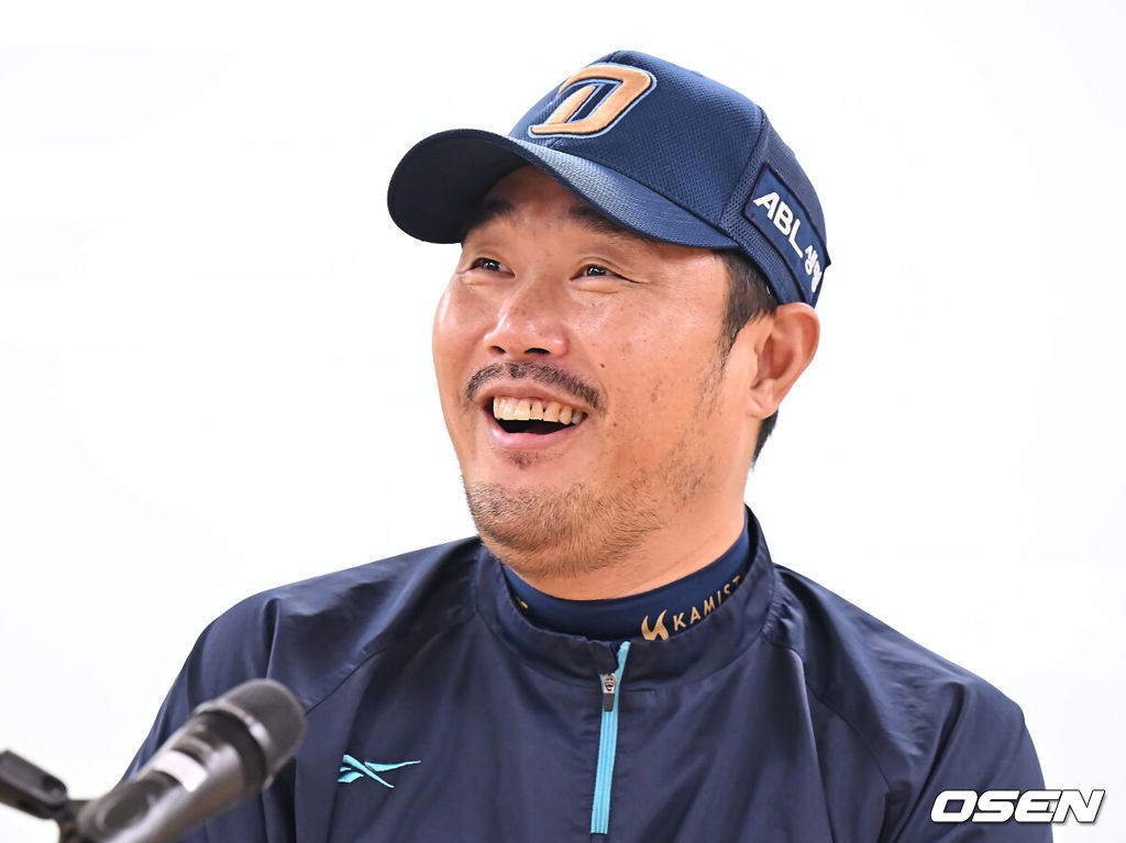 6일 대구 삼성라이온즈파크에서 2025 신한 SOL뱅크 KBO 와일드카드 결정전 삼성 라이온즈와 NC 다이노스의 경기가 열린다. 홈팀 삼성은 후라도가 방문팀 NC는 구창모가 선발 투수로 출전한다.NC 다이노스 이호준 감독이 기자들의 질문에 답하고 있다. 2025.10.06 / foto0307@osen.co.kr