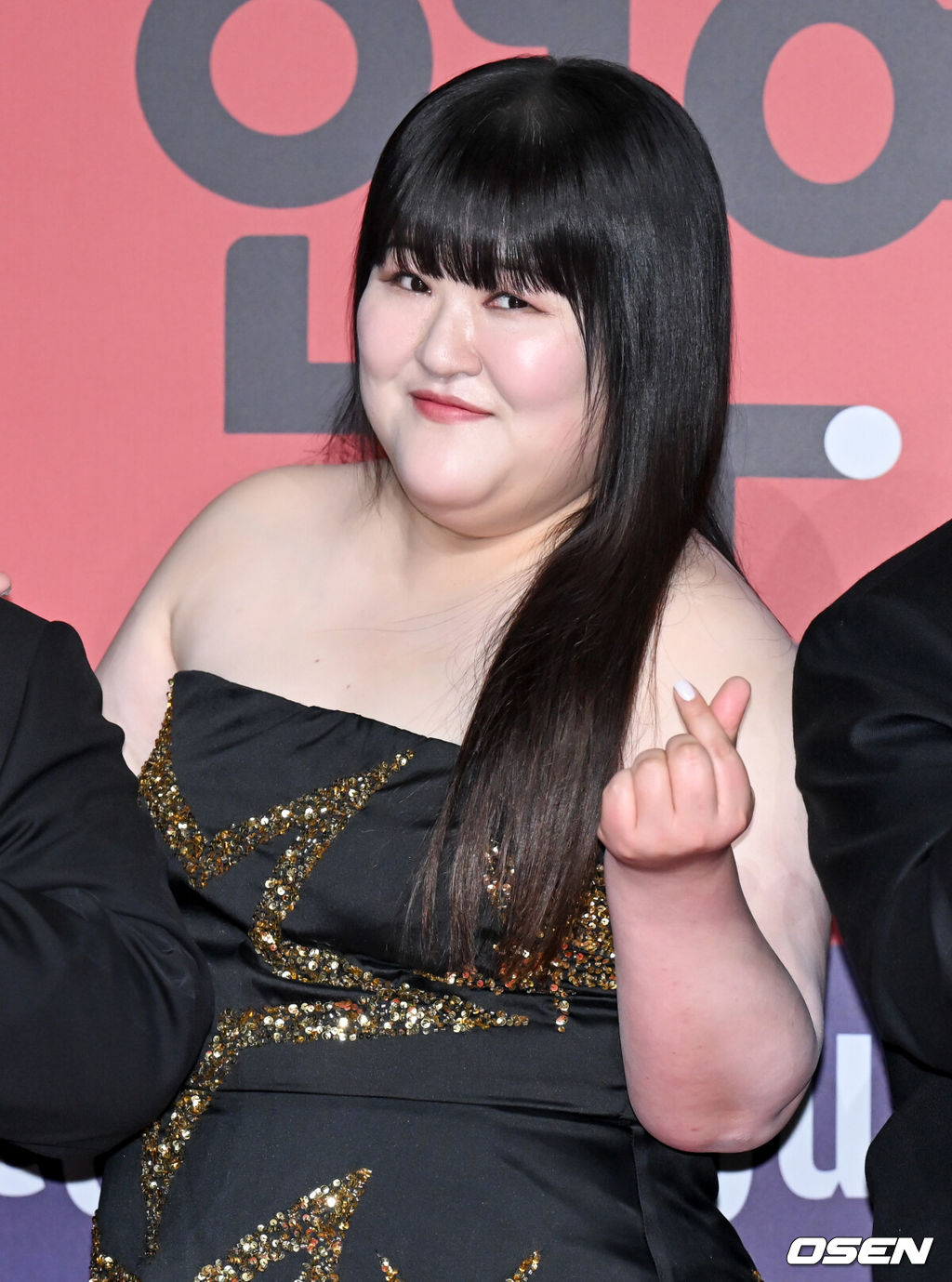 2023 SBS 연예대상 포토월 행사가 30일 서울 마포구 상암 SBS 프리즘타워에서 열렸다.코미디언 이국주가 레드카펫을 밟으며 포즈를 취하고 있다. 2023.12.30/cej@osen.co.kr