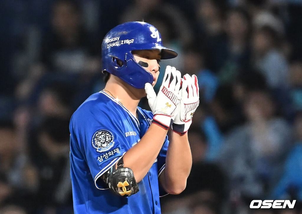 20일 창원NC파크에서 2025 신한 SOL 뱅크 KBO 리그 NC 다이노스와 삼성 라이온즈의 경기가 열렸다. 홈팀 NC는 목지훈이, 방문팀 삼성은 원태인이 선발 출전했다. 삼성 라이온즈 김영웅이 6회초 1사 3루 중견수 오른쪽 1타점 안타를 치고 세리머니를 하고 있다. 2025.08.20 / foto0307@osen.co.kr