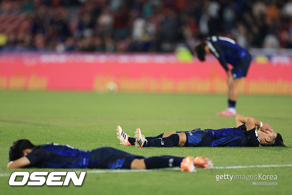 [사진] 패배에 슬퍼하는 일본 선수들 ⓒGettyimages(무단전재 및 재배포 금지)