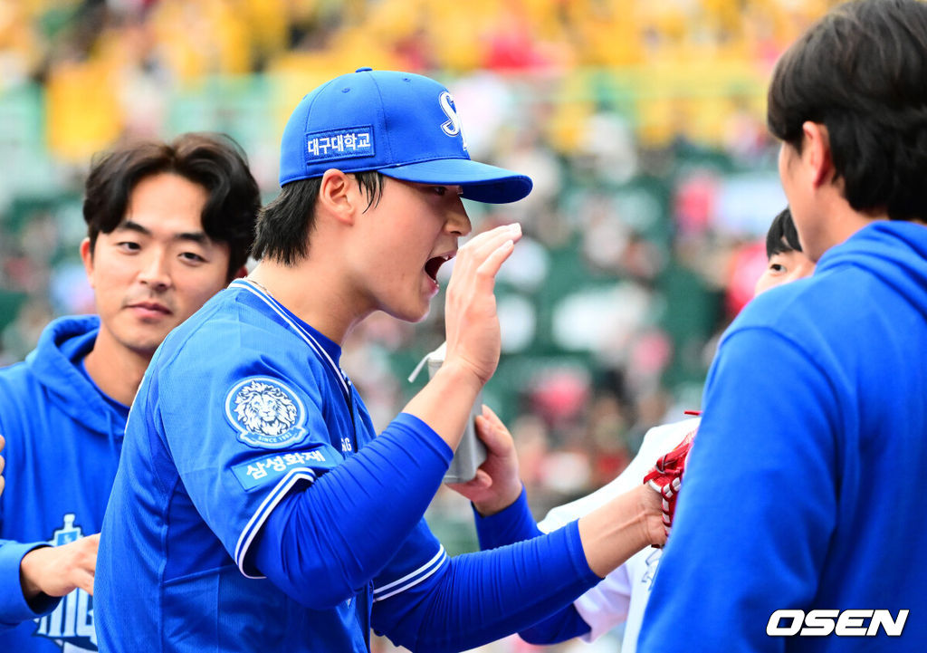 9일 인천 SSG랜더스필드에서 2025 신한 SOL뱅크 KBO리그 준플레이오프(5전 3선승제) 1차전 SSG 랜더스와 삼성 라이온즈의 경기가 열렸다.SSG은 화이트, 삼성은 최원태를 선발 투수로 내세웠다.7회말 2사 1루에서 삼성 이호성이 SSG 오태곤을 2루 땅볼로 처리하며 기뻐하고 있다. 2025.10.09 /jpnews@osen.co.kr