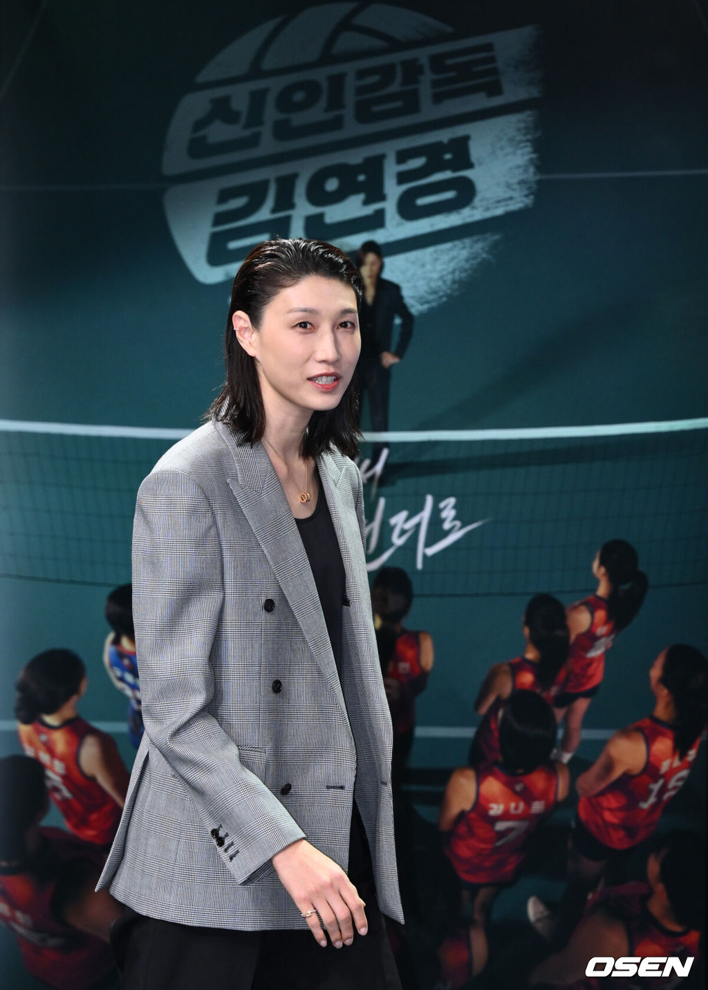 MBC 새 예능 ‘신인감독 김연경’ 제작발표회가 24일 서울 마포구 상암 MBC 골든마우스홀에서 열렸다.오는 28일 첫 방송하는 MBC 새 예능 프로그램 ‘신인감독 김연경’은 신인감독으로 돌아온 배구계의 전설 배구 황제 김연경의 구단 창설 프로젝트다.전 배구선수 김연경이 포즈를 취하고 있다. 2025.09.24 /cej@osen.co.kr