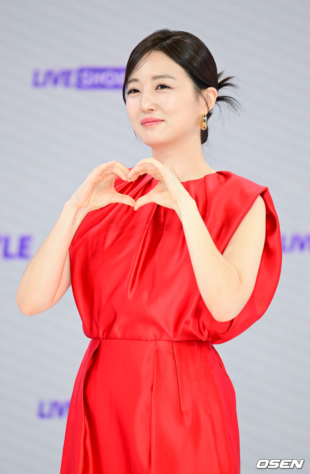 22일 오전 서울 서초구 CJ ENM 커머스부문 사옥에서 CJ 온스타일 ‘초대형 모바일 라이브쇼’ 제작발표회가 열렸다. <br /><br />이날 행사에는 배우 한예슬, 안재현, 방송인 김소영, 가수 소유, 선예가 참석했다. <br /><br />방송인 김소영이 포즈를 취하고 있다. 2024.08.22 / ksl0919@osen.co.kr<br />