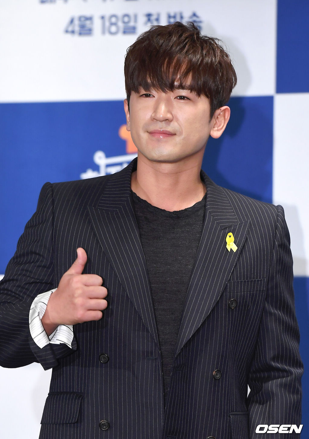 16일 오후 서울 여의도 켄싱턴호텔에서 tvN 예능 '현지에서 먹힐까? 미국편' 제작발표회가 열렸다.가수 이민우가 포토타임을 갖고 있다. / youngrae@osen.co.kr