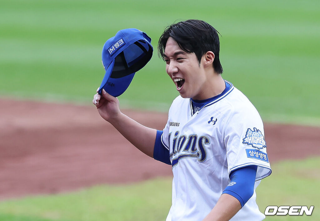 7일 대구 삼성라이온즈파크에서 2025 신한 SOL뱅크 KBO 와일드카드 결정전 삼성 라이온즈와 NC 다이노스의 경기가 열렸다. 홈팀 삼성은 로건이 방문팀 NC는 원태인이 선발 투수로 출전했다.삼성 라이온즈 원태인이 6회초 수비를 마치고 환호하고 있다. 2025.10.07 / foto0307@osen.co.kr