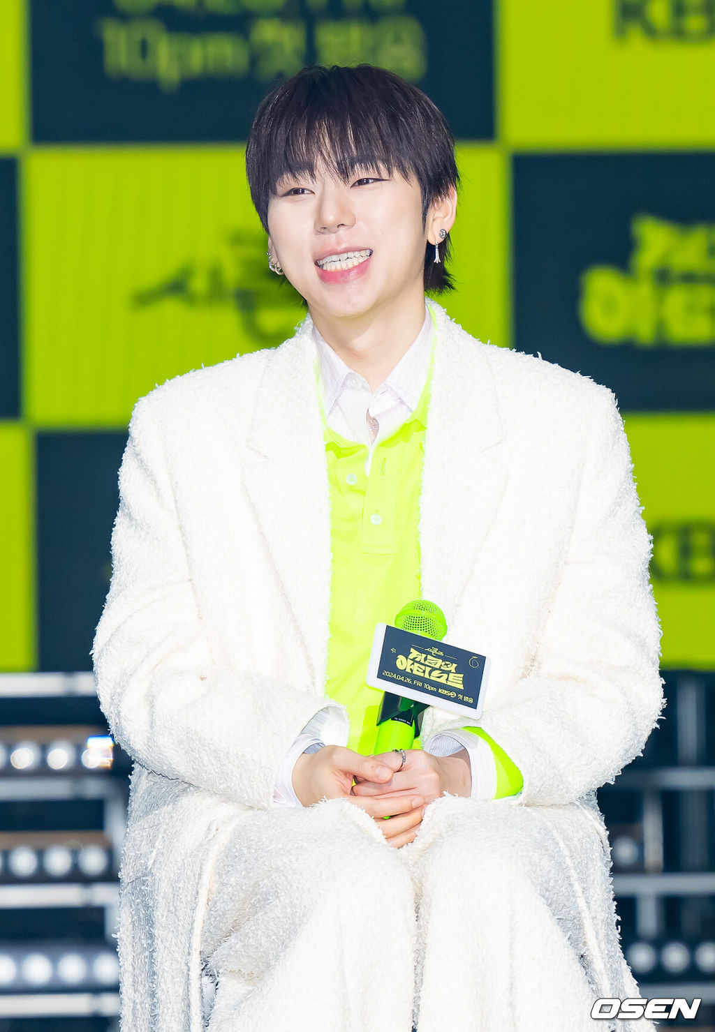 23일 오전 KBS 심야 뮤직 토크쇼 '더 시즌즈-지코의 아티스트' 제작발표회가 열렸다.이 자리에는 지코, 정동환(멜로망스), 최승희PD, 김태준PD가 참석했다. '더 시즌즈'는 지난해 2월 KBS 심야 음악 프로그램 최초로 시즌제 방식을 도입해 '박재범의 드라이브' '최정훈의 밤의공원' '악뮤의 오날오밤' '이효리의 레드카펫'까지 네 시즌을 진행했다.무대 위에서 지코가 기자간담회에서 미소짓고 있다. 2024.04.23 /rumi@osen.co.kr