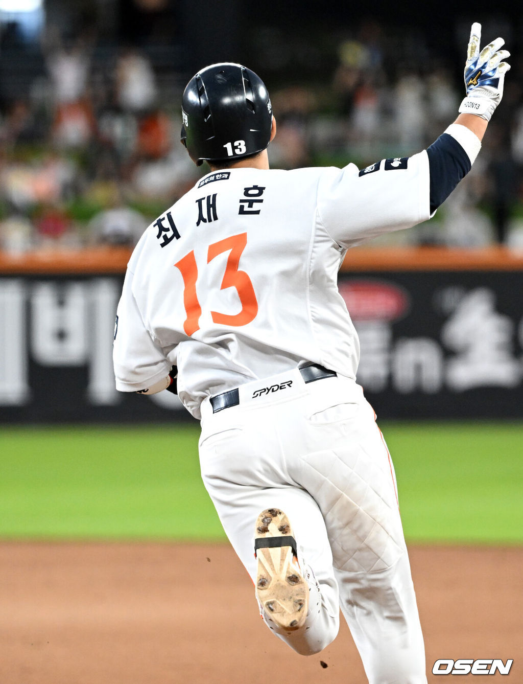 4회말 2사 1,3루에서 한화 최재훈이 좌월 스리런 홈런을 치고 환호하고 있다. 2025.07.08 /sunday@osen.co.kr