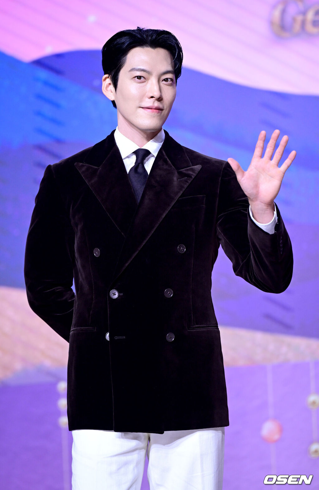 29일 오후 서울 역삼동 조선 팰리스 서울 강남에서 넷플릭스 시리즈 '다 이루어질지니' 제작발표회가 열렸다.'다 이루어질지니' 는 천여 년 만에 깨어난 경력 단절 램프의 정령 지니(김우빈 분)가 감정 결여 인간 가영(수지 분)을 만나 세 가지 소원을 두고 벌이는 스트레스 제로, 판타지 로맨틱 코미디다.배우 김우빈이 포토타임을 하고 있다. 2025.09.29 / dreamer@osen.co.kr