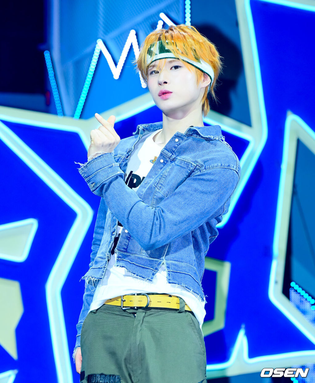 13일 오후 서울 광진구 광장동 예스24 라이브홀에서 TWS(투어스) 미니 4집 ‘play hard’ 쇼케이스가 열렸다.타이틀곡 ‘OVERDRIVE’는 과열된 상태를 뜻하는 제목처럼, 좋아하는 것에 푹 빠진 TWS의 폭발하는 감정을 그린 곡이다. TWS 경민이 포토타임을 하고 있다. 2025.10.13 /jpnews@osen.co.kr