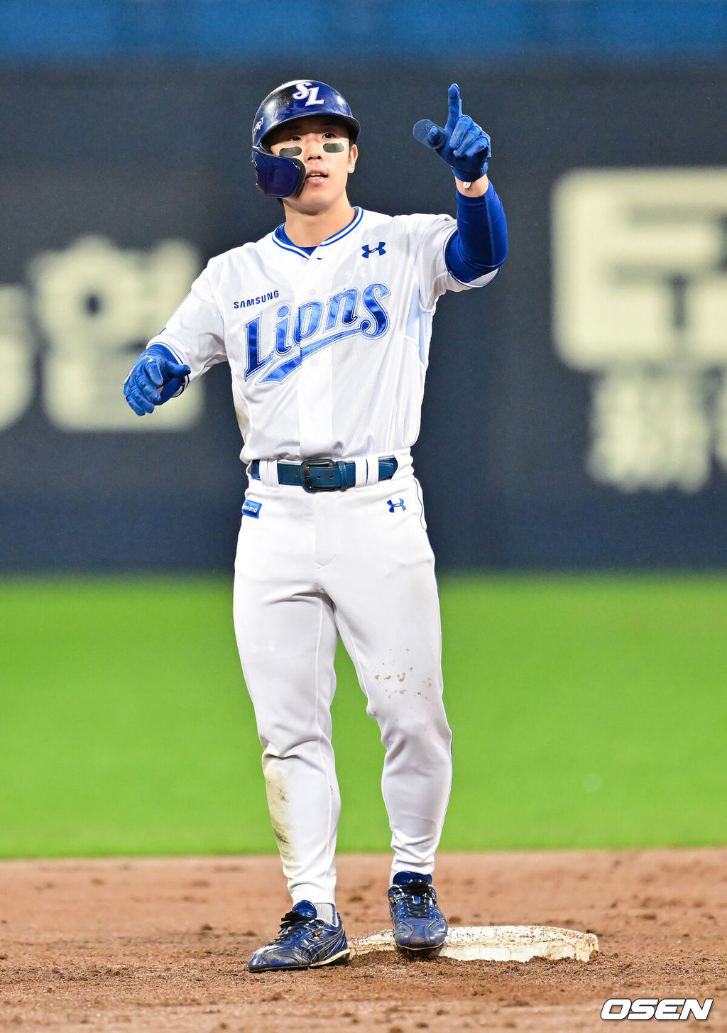 13일 대구 삼성라이온즈파크에서 ‘2025 신한 SOL뱅크 KBO리그’ 준플레이오프(5전 3선승제) 3차전 삼성 라이온즈와 SSG 랜더스의 경기가 열렸다삼성은 원태인, 방문팀 SSG은 드류 앤더슨을 선발로 내세웠다.5회말 1사 2루 삼성 김성윤이 1타점 적시 2루타를 날리고 세리머니를 하고 있다.  2025.10.13 / soul1014@osen.co.kr