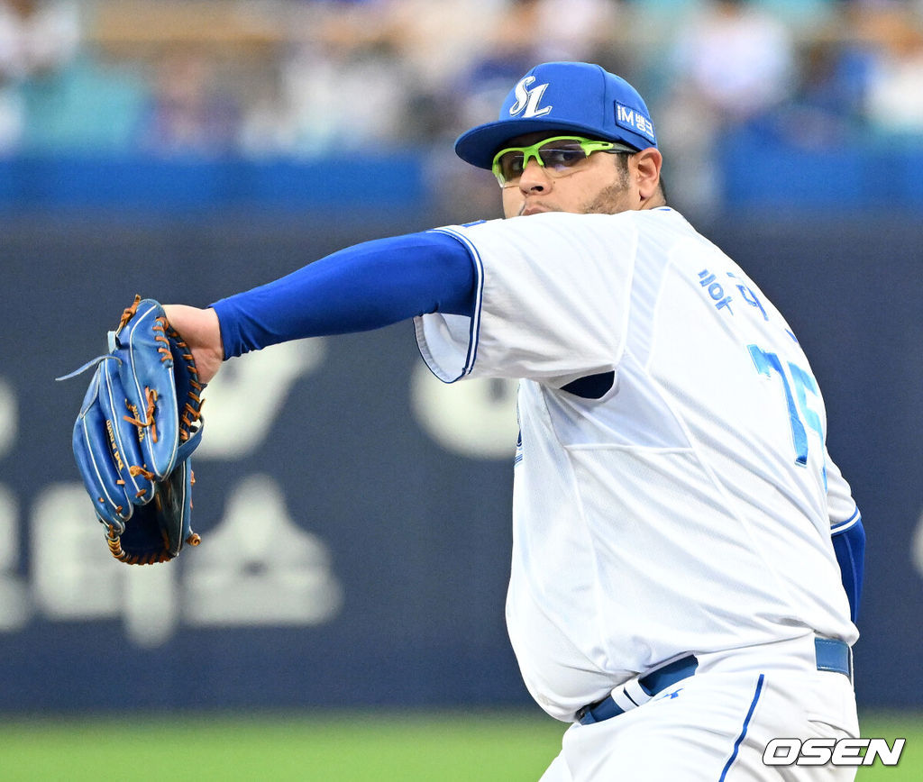 11일 오후 대구 삼성라이온즈파크에서 2025 신한 SOL Bank KBO리그 삼성 라이온즈와 SSG 랜더스의 경기가 열렸다.삼성은 후라도, SSG은 화이트를 선발 투수로 내세웠다.1회초 무사에서 삼성 선발투수 후라도가 역투하고 있다. 2025.09.11 /sunday@osen.co.kr