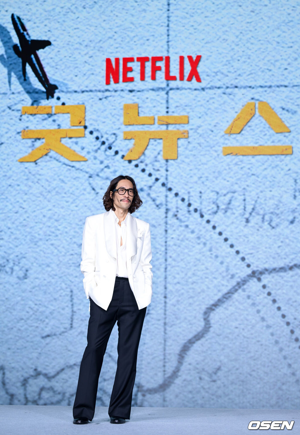 넷플릭스 영화 '굿뉴스' 제작보고회가 14일 서울 종로구 JW 메리어트 동대문 스퀘어에서 열렸다.'굿뉴스'는 1970년 일본 '요도호 사건'이라 불리는 일본항공 351편 공중 납치 사건을 모티브로 한 영화로, 오는 10월 17일 넷플릭스에서 공개된다.배우 류승범이 포즈를 취하고 있다. 2025.10.14 /cej@osen.co.kr