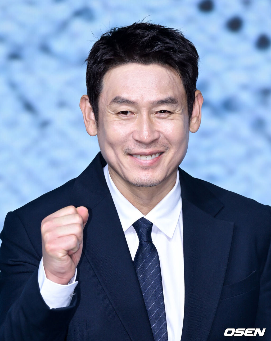 넷플릭스 영화 '굿뉴스' 제작보고회가 14일 서울 종로구 JW 메리어트 동대문 스퀘어에서 열렸다.'굿뉴스'는 1970년 일본 '요도호 사건'이라 불리는 일본항공 351편 공중 납치 사건을 모티브로 한 영화로, 오는 10월 17일 넷플릭스에서 공개된다.배우 설경구가 포즈를 취하고 있다. 2025.10.14 /cej@osen.co.kr